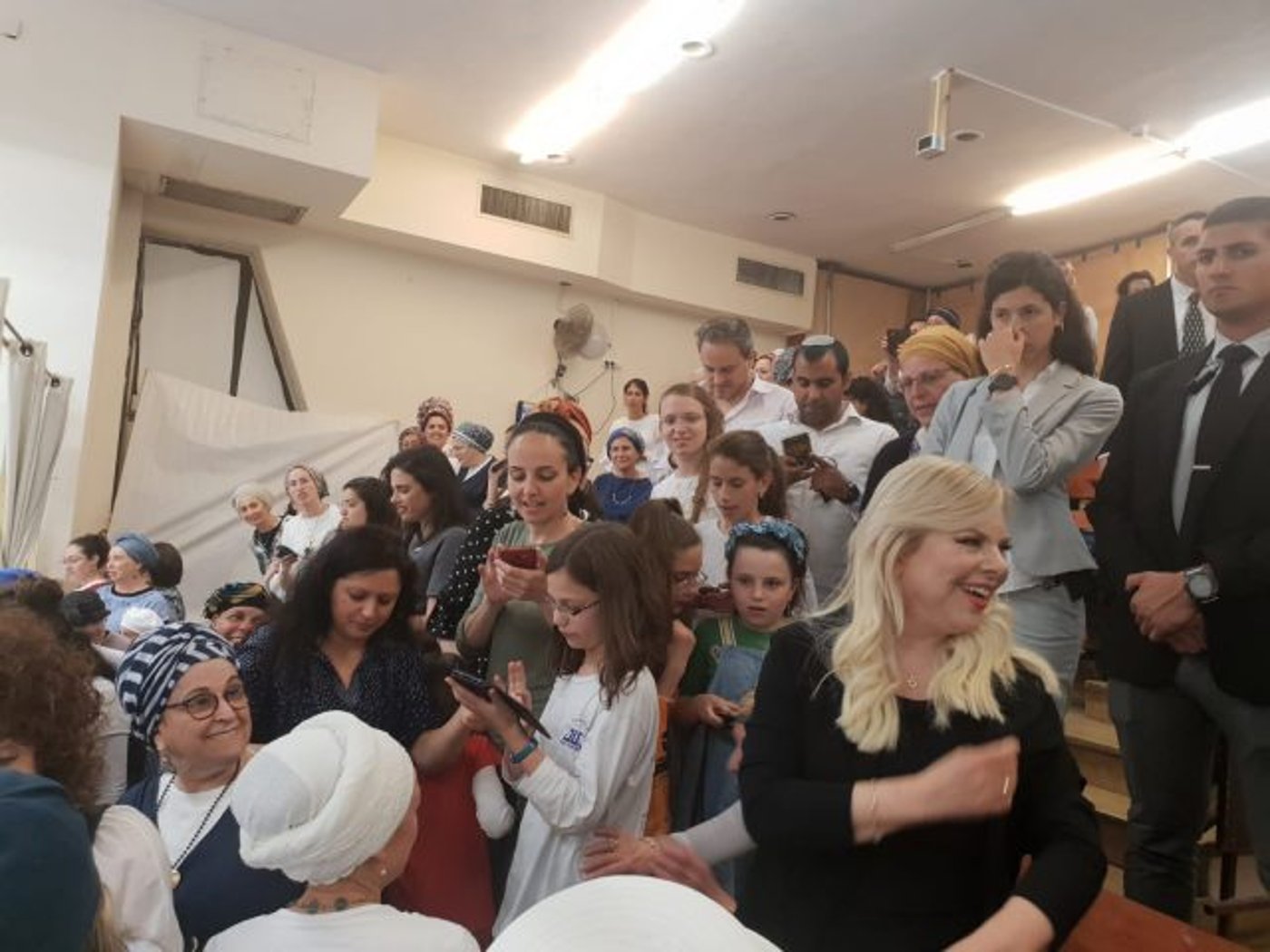 נתניהו ושקד, מטרים ספורים מפרידים