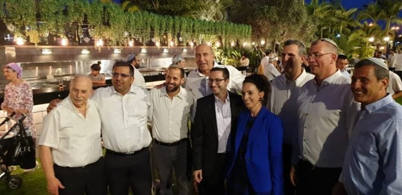 אנשי הבית היהודי (קרדיט: דובי מגנהיים)