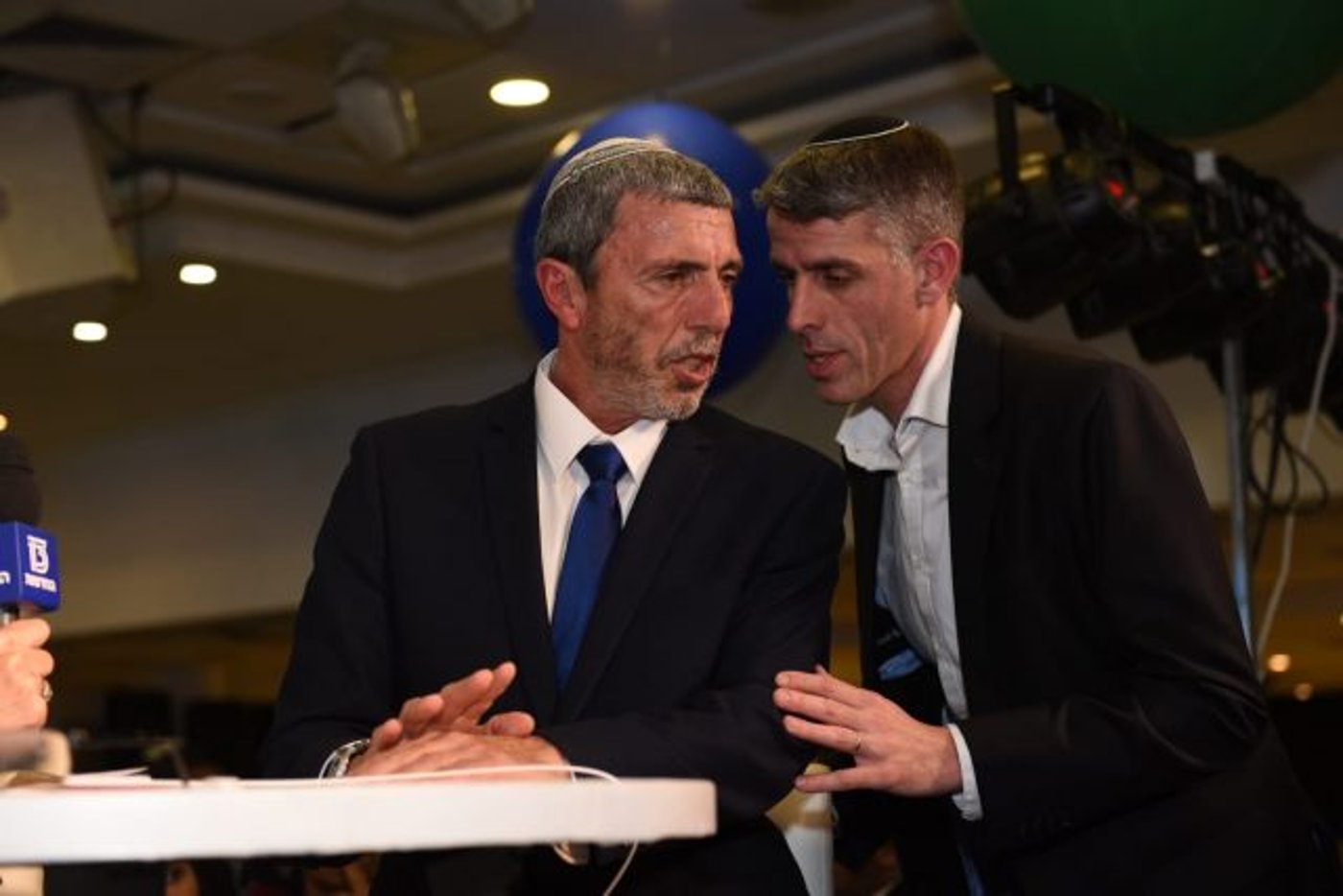 ויליאן עם הרב פרץ (ללא קרדיט)