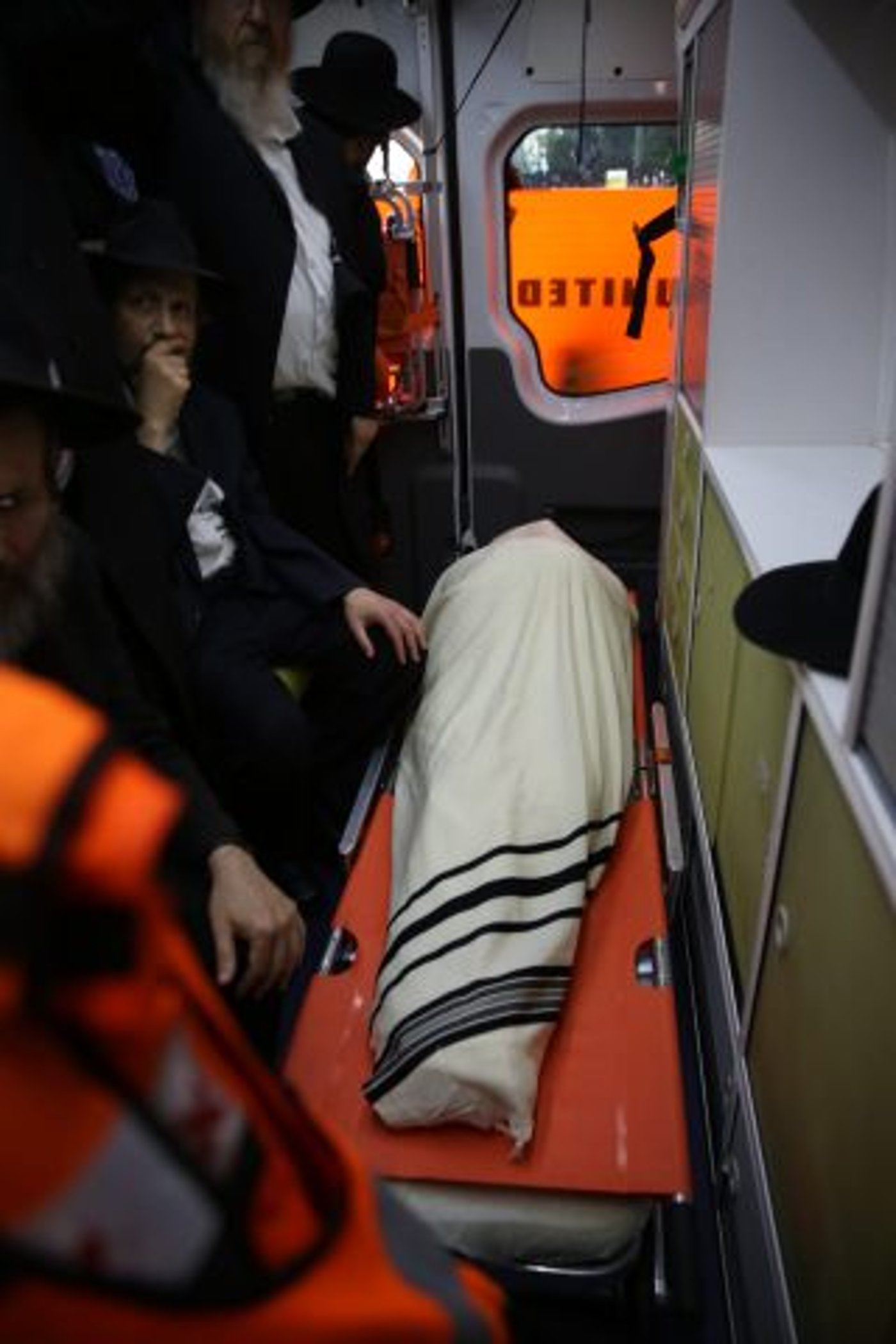 גלריה: רבבות בהלוויית הרב ניסים קרליץ זצ"ל