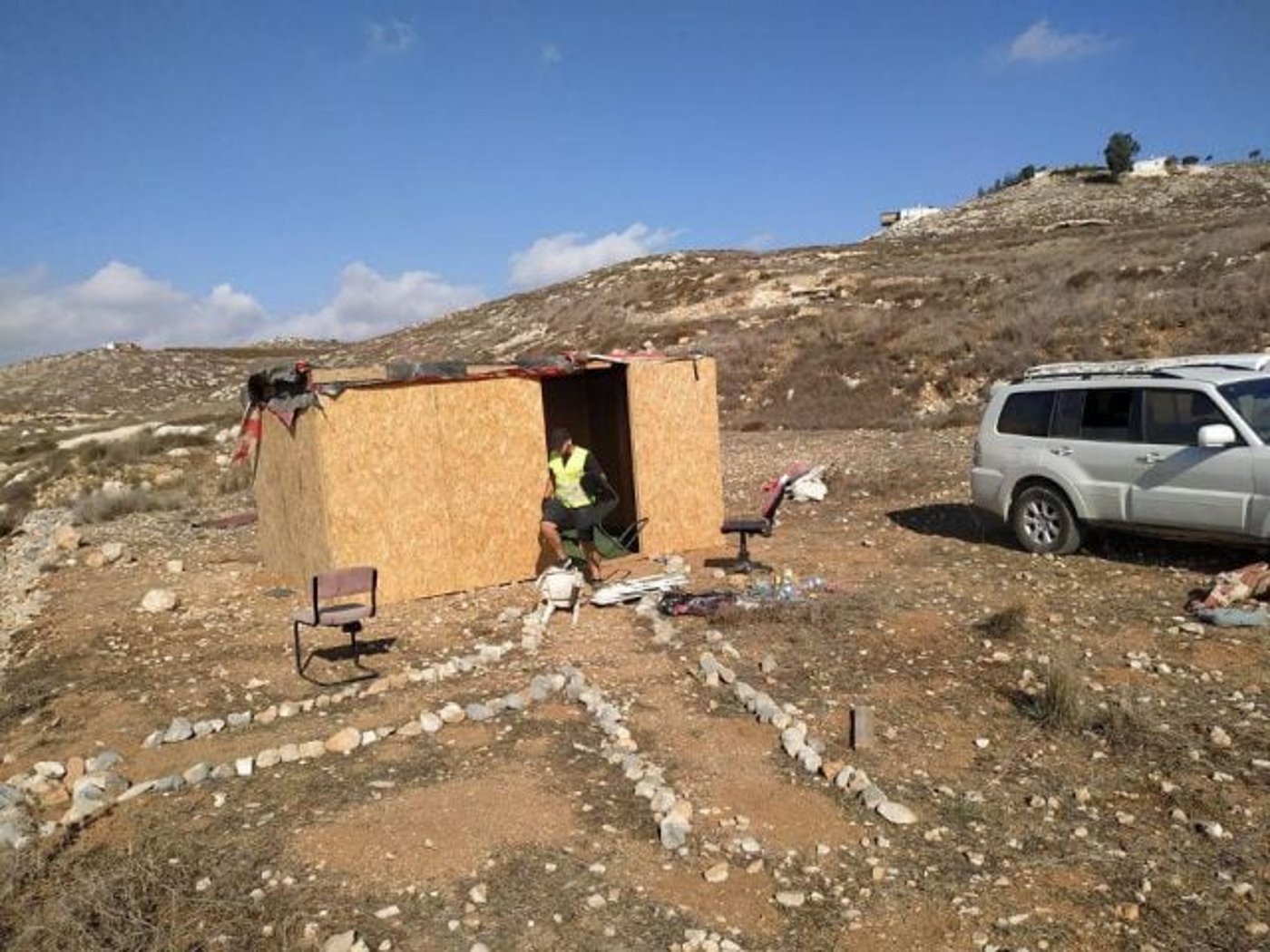 מבנה העץ, לפני הפינוי