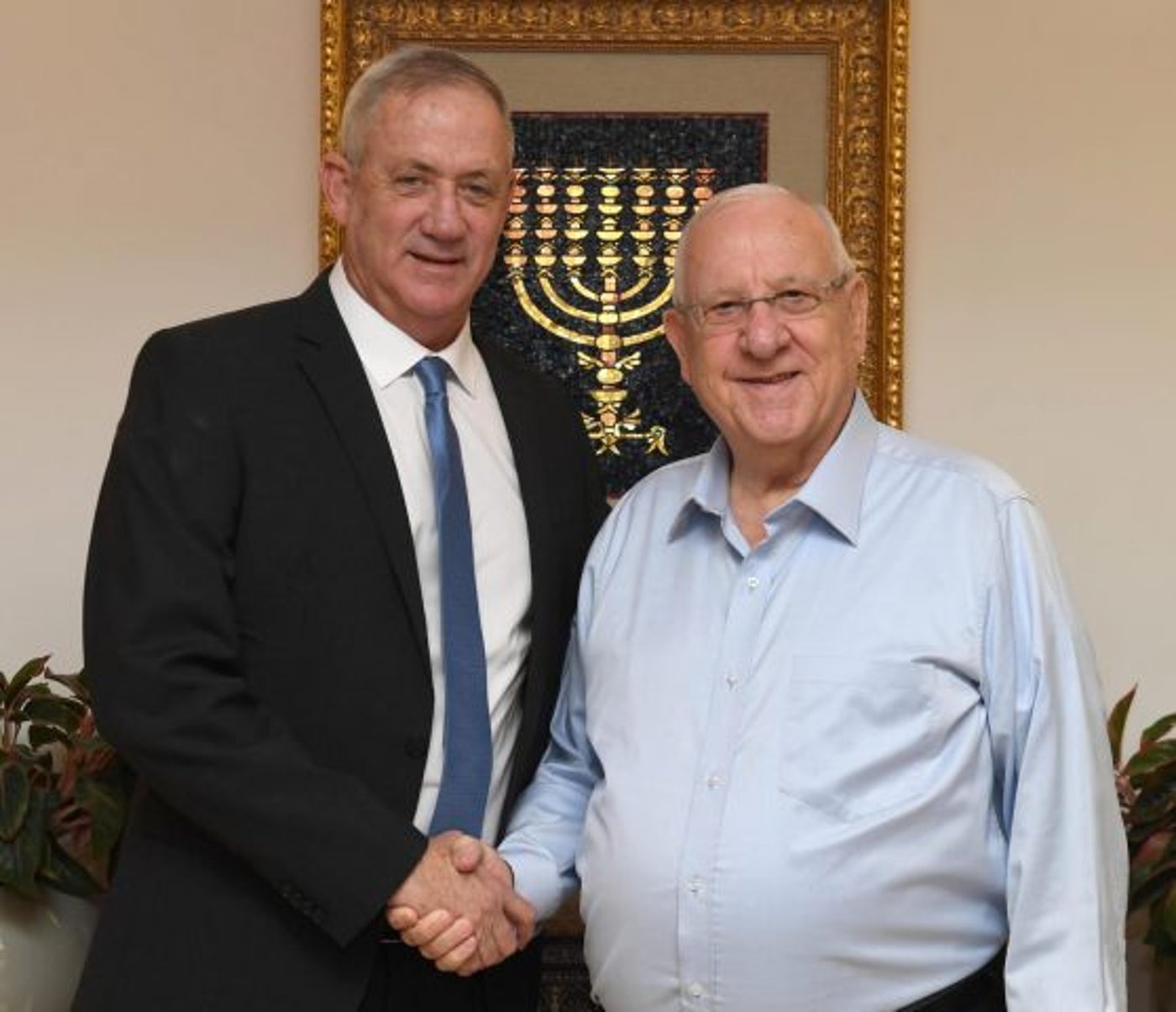 גנץ נפגש עם הנשיא: "אעשה הכל למנוע בחירות"