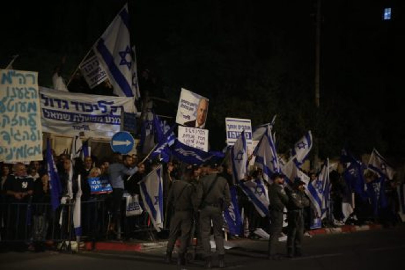 מימין ומשמאל: הפגנות בעד ונגד נתניהו בכל הארץ • צפו