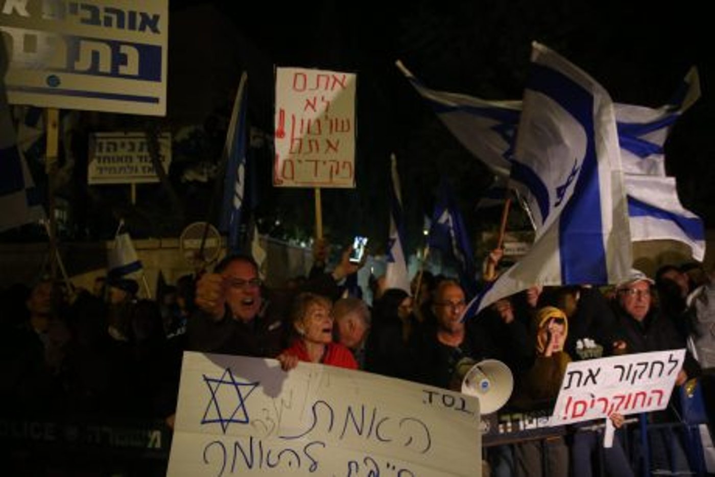 מימין ומשמאל: הפגנות בעד ונגד נתניהו בכל הארץ • צפו
