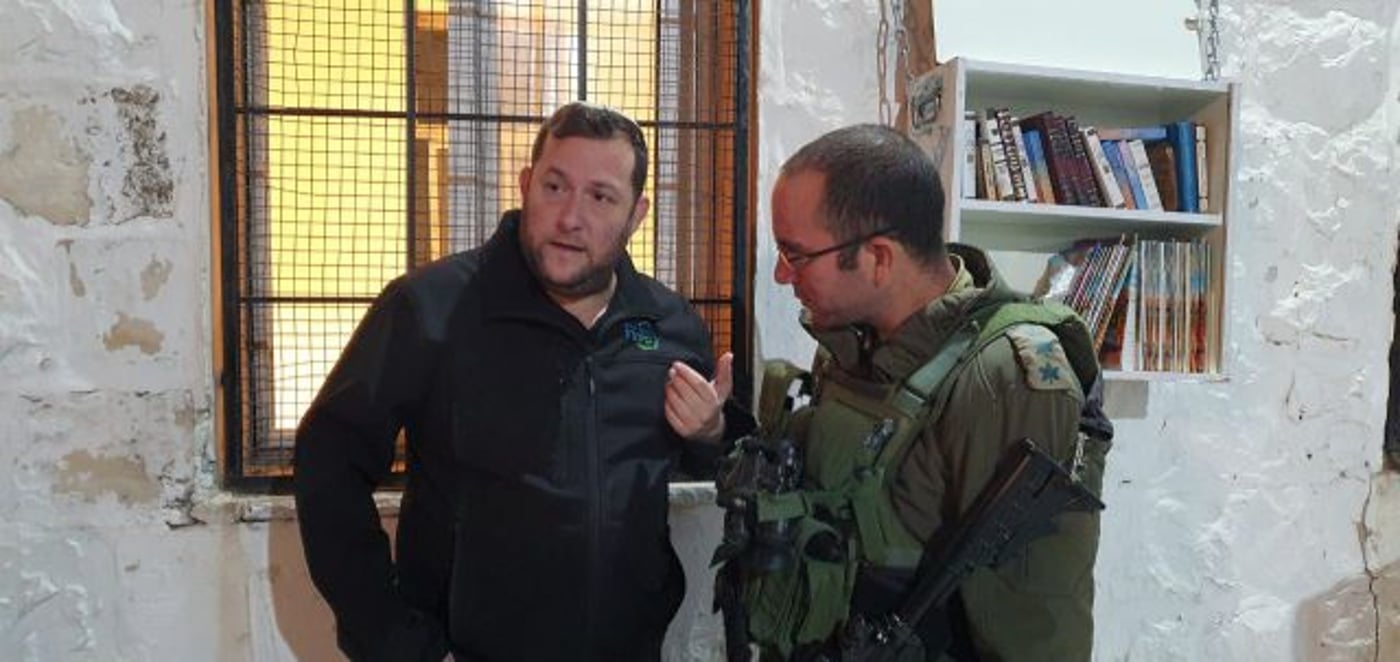 ראש מועצת שומרון יוסי דגן ומח"ט שומרון אל"מ שגיב דהן