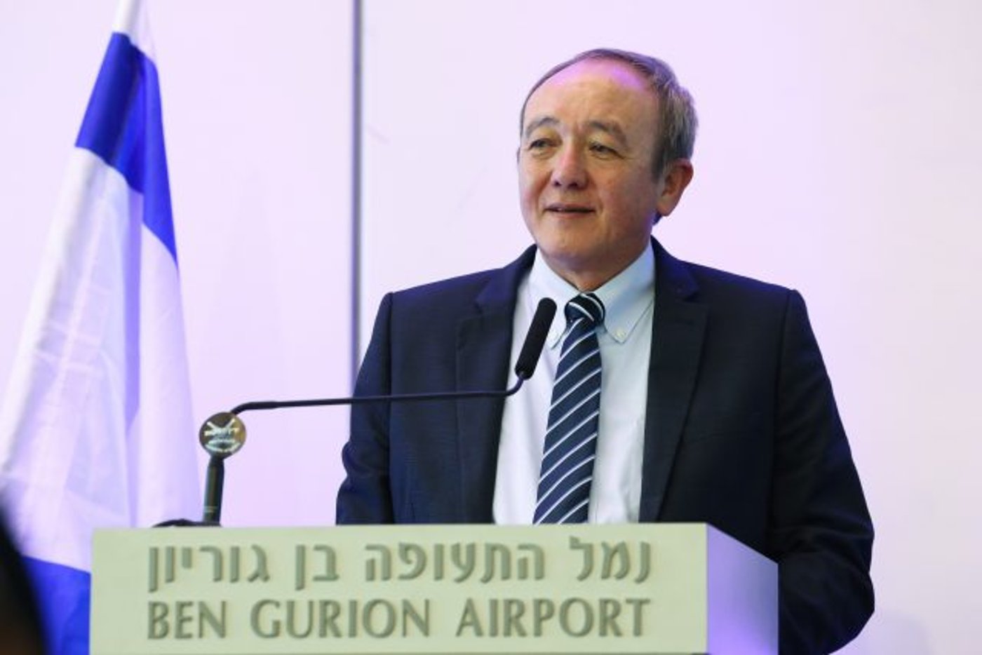 מרום, דרש מגנור כספים על פעולותיו כמפקד חיל הים