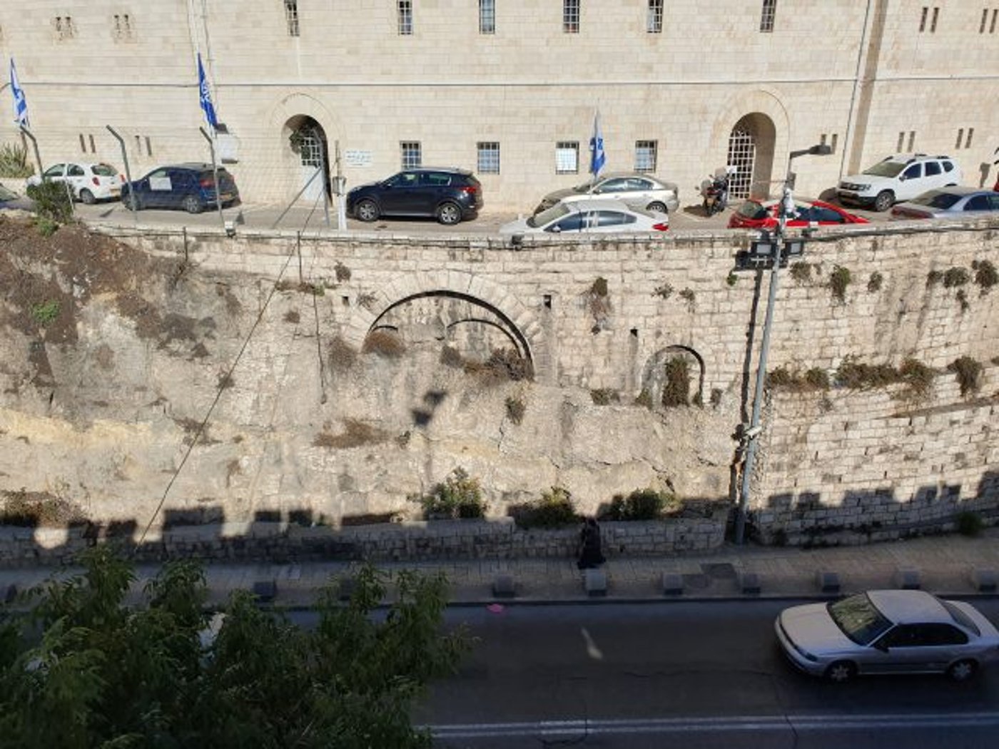 מבט לרחוב סולטן סולימן מתוך החומות (אריה יואלי)
