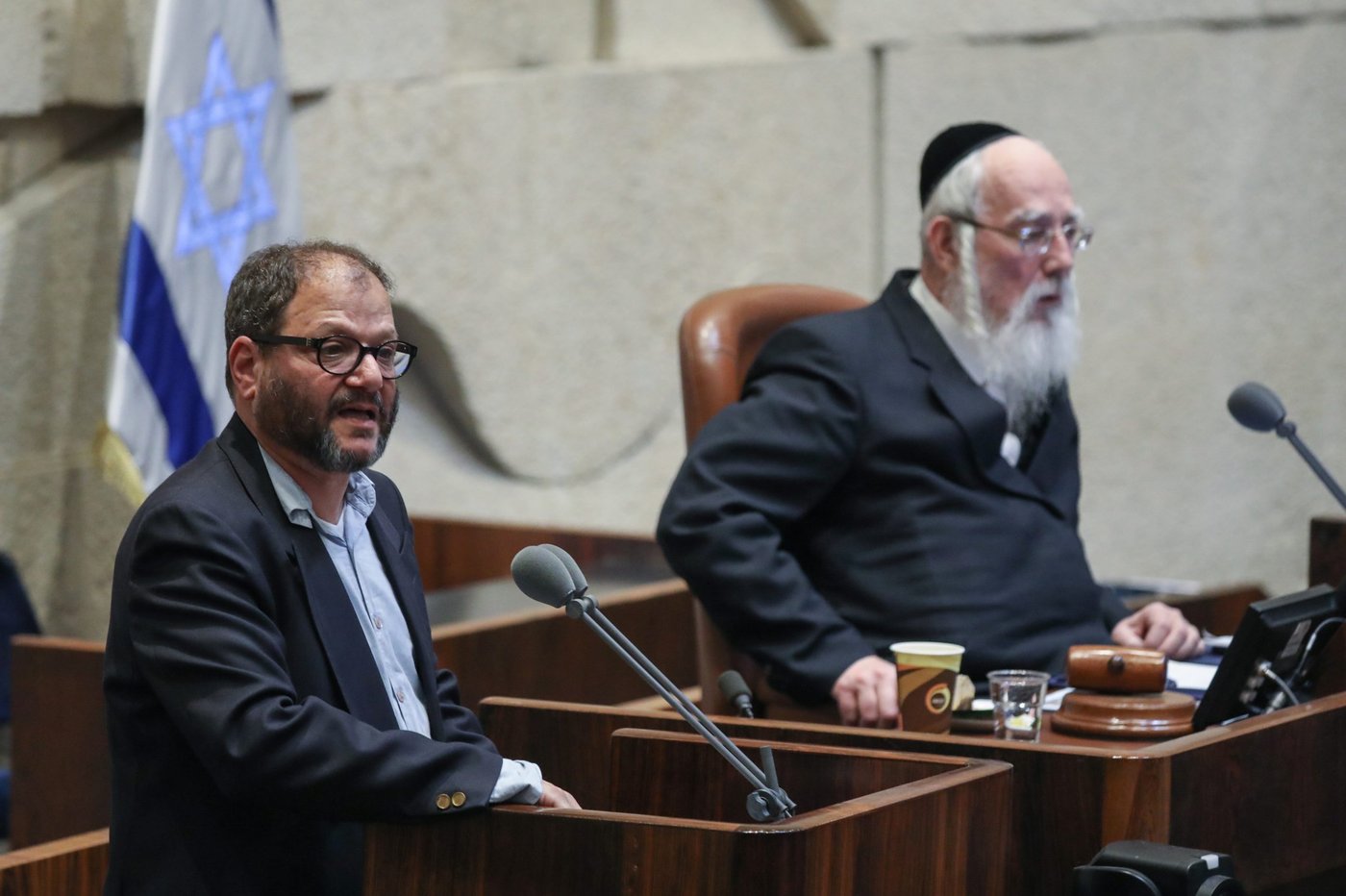 החל פינוי שכונת גבעת עמל; התושבים מתבצרים בבתיהם