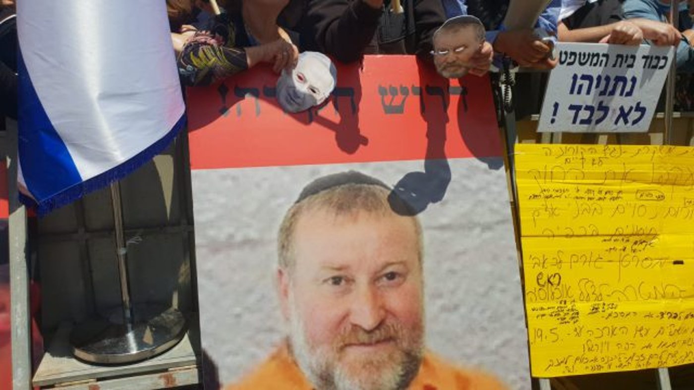 מחוץ לאולם: פעילי ליכוד בשיחזור ל'משפט דרייפוס'