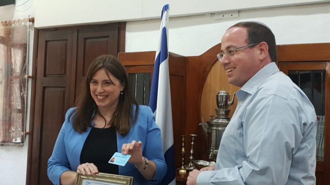 כרטיס שירות לאומי (עטרה גרמן, סרוגים)