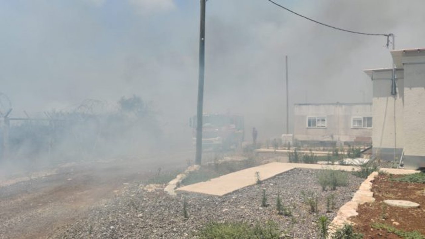 שריפה שהציתו פלסטינים מסכנת את הישוב חרמש