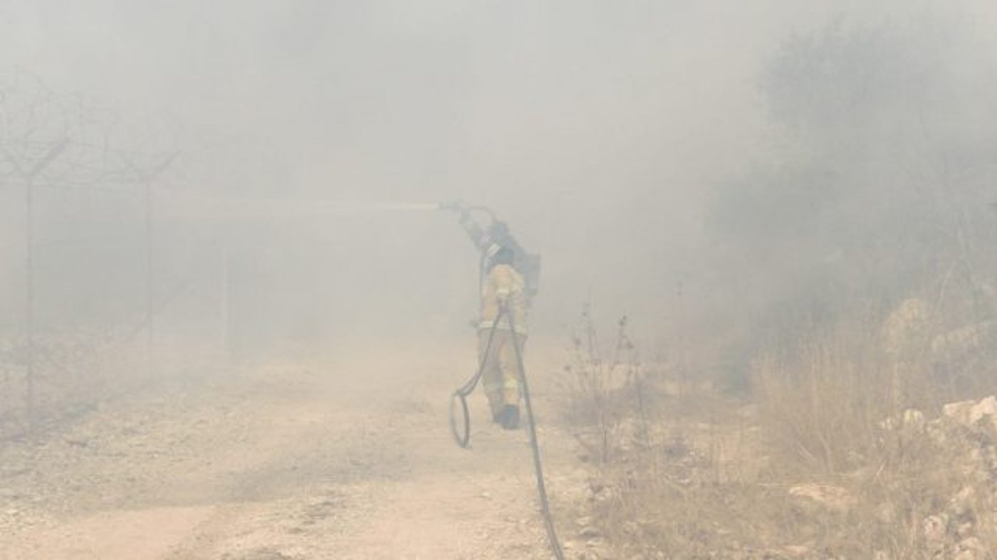 שריפה שהציתו פלסטינים מסכנת את הישוב חרמש