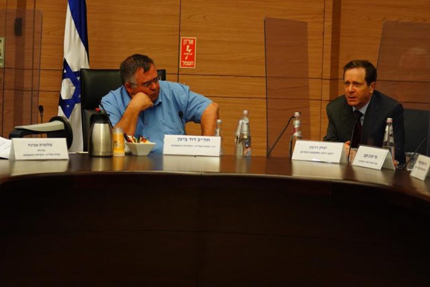 כל בריטי חמישי מאמין כי היהודים גרמו למגיפה