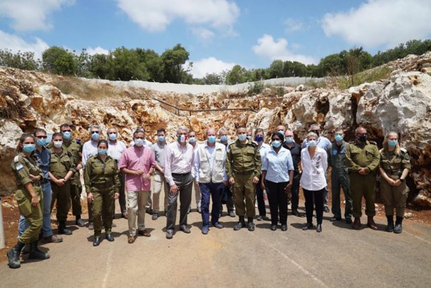 כוחות צבא ושגרירים מרחבי העולם סיירו במנהרת טרור