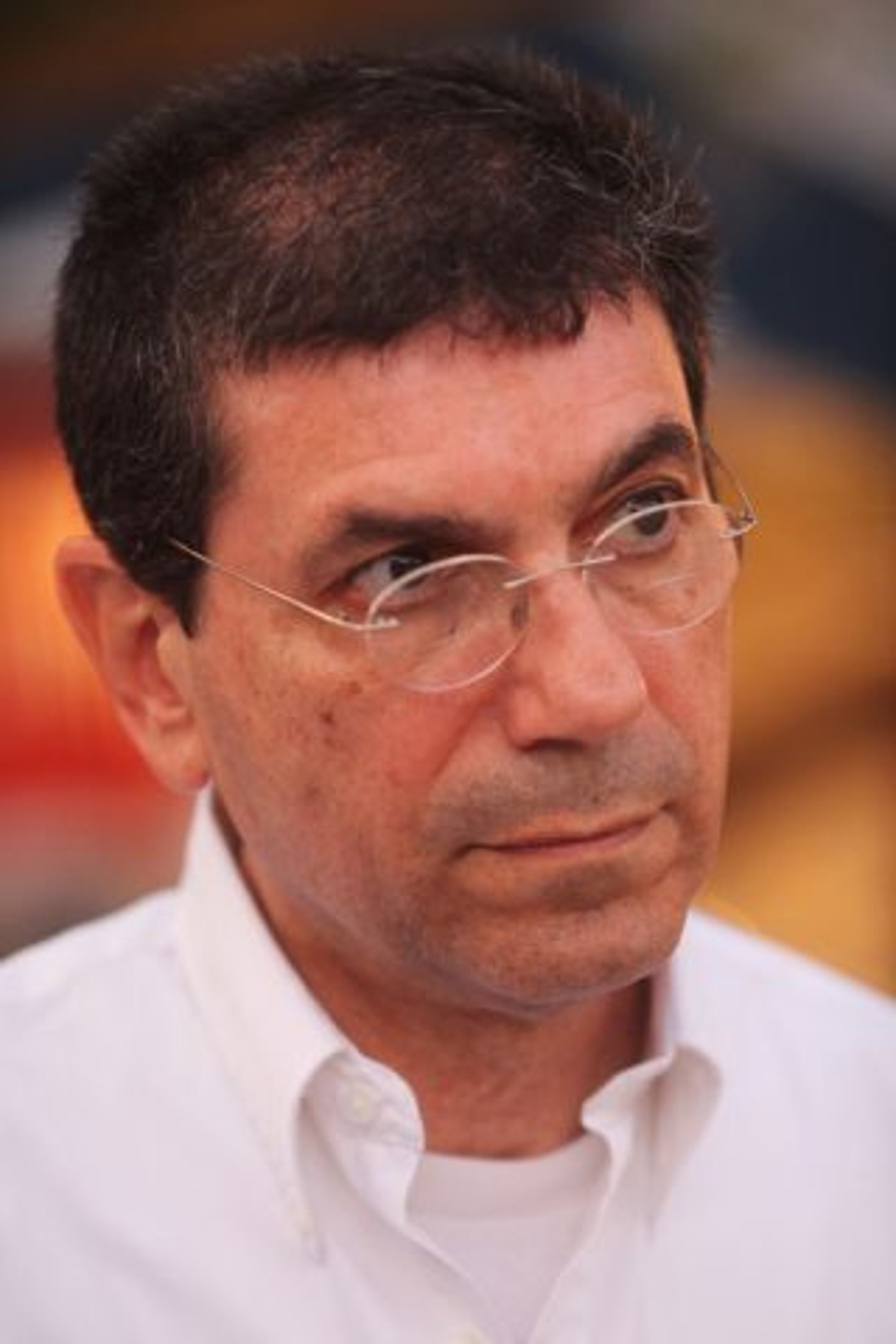 לתת לו את הכלים