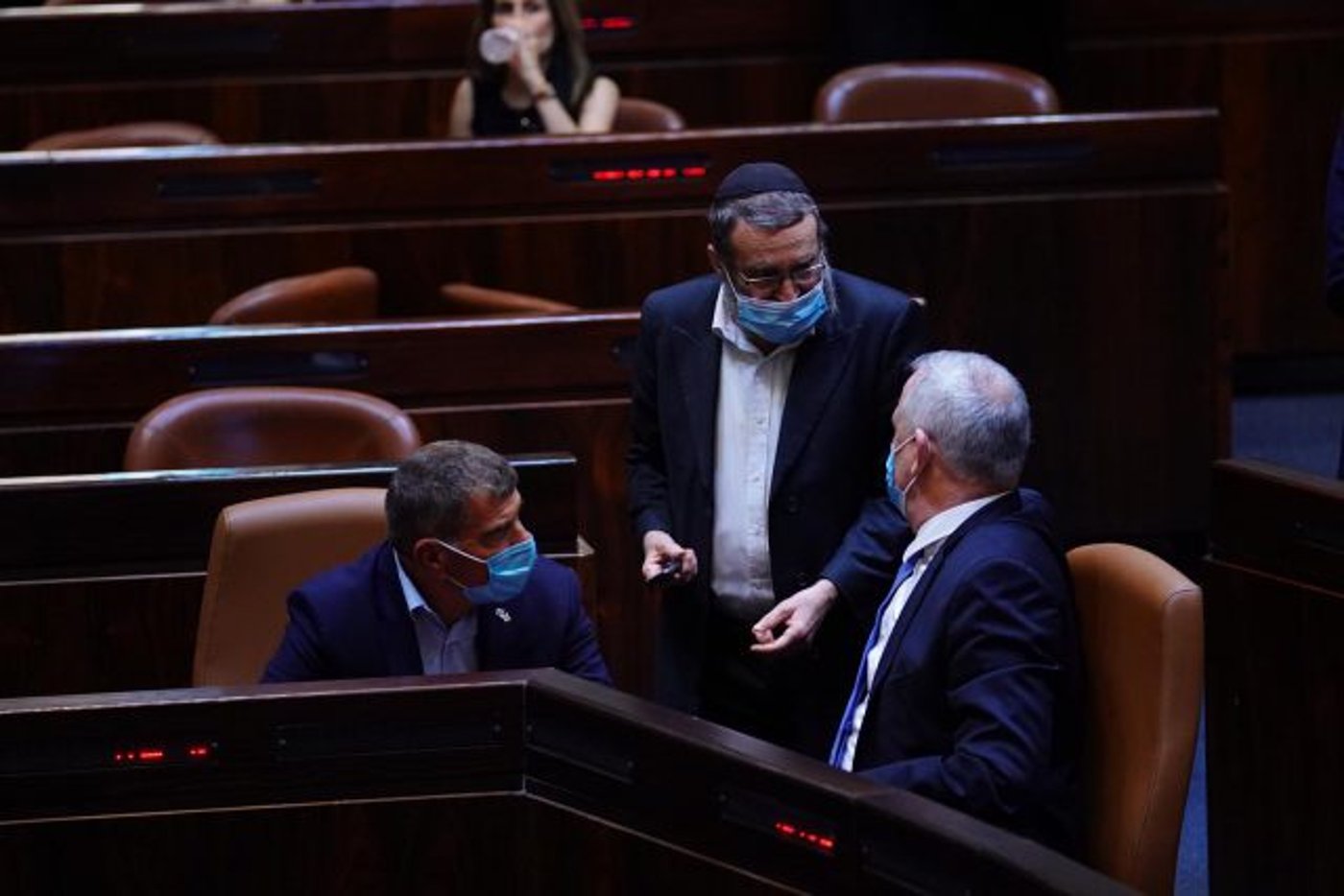גפני עם גנץ ואשכנזי בהצבעה