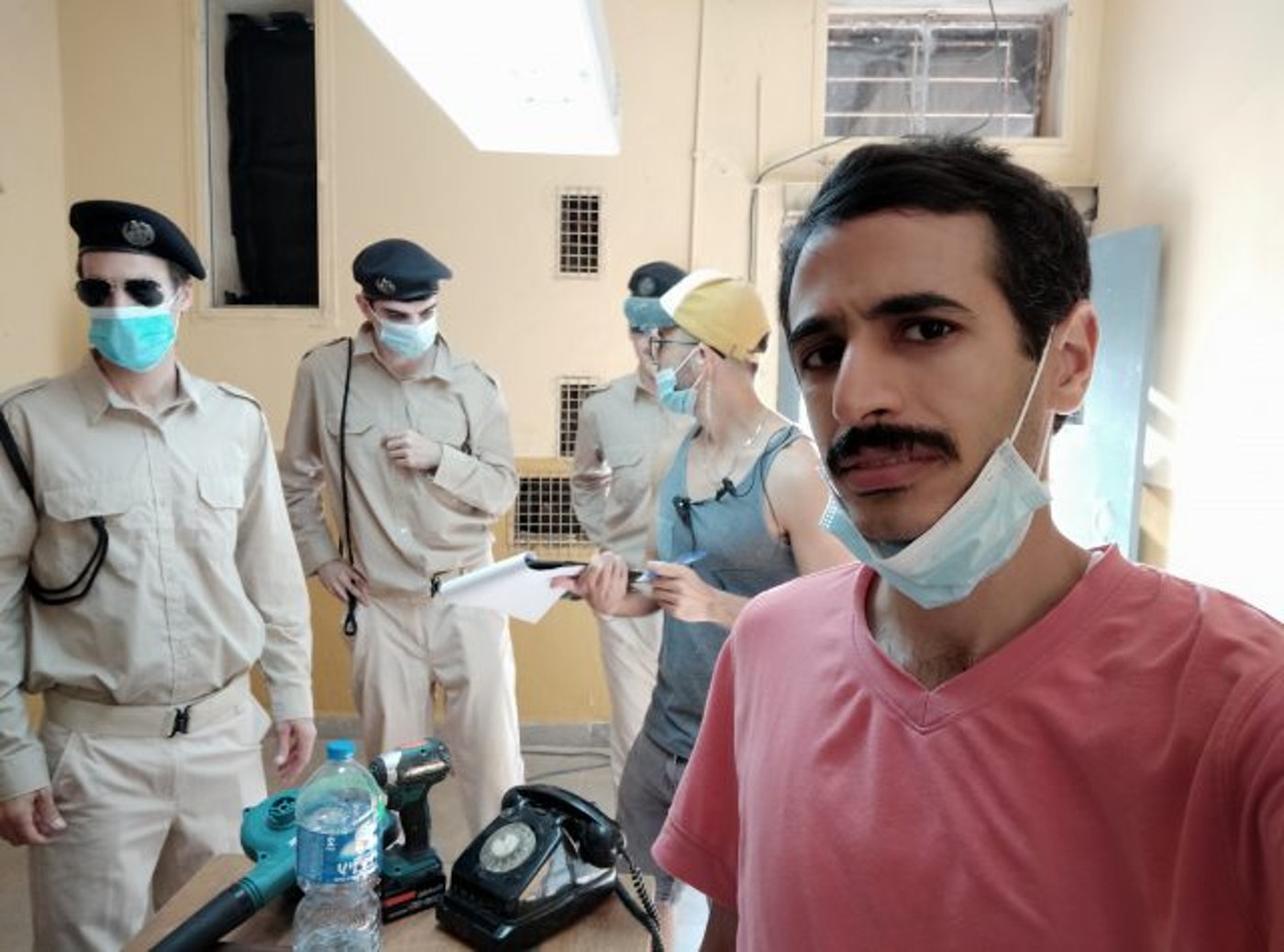 גדליה והשפם על הסט