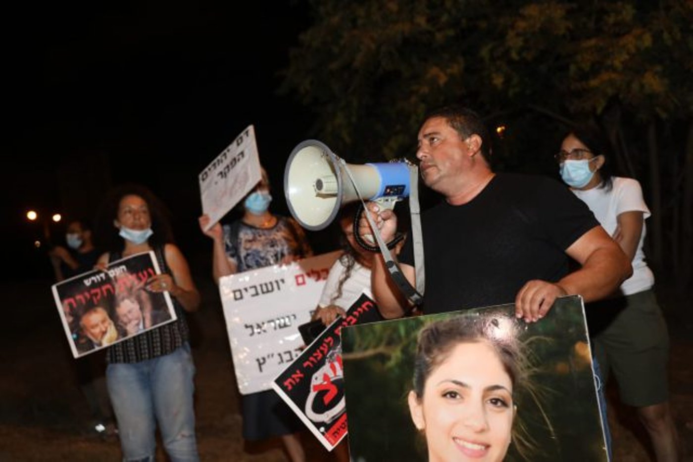 צפו: הפגנה נגד השופט מני מזוז,האבטחה סביבו תוגברה