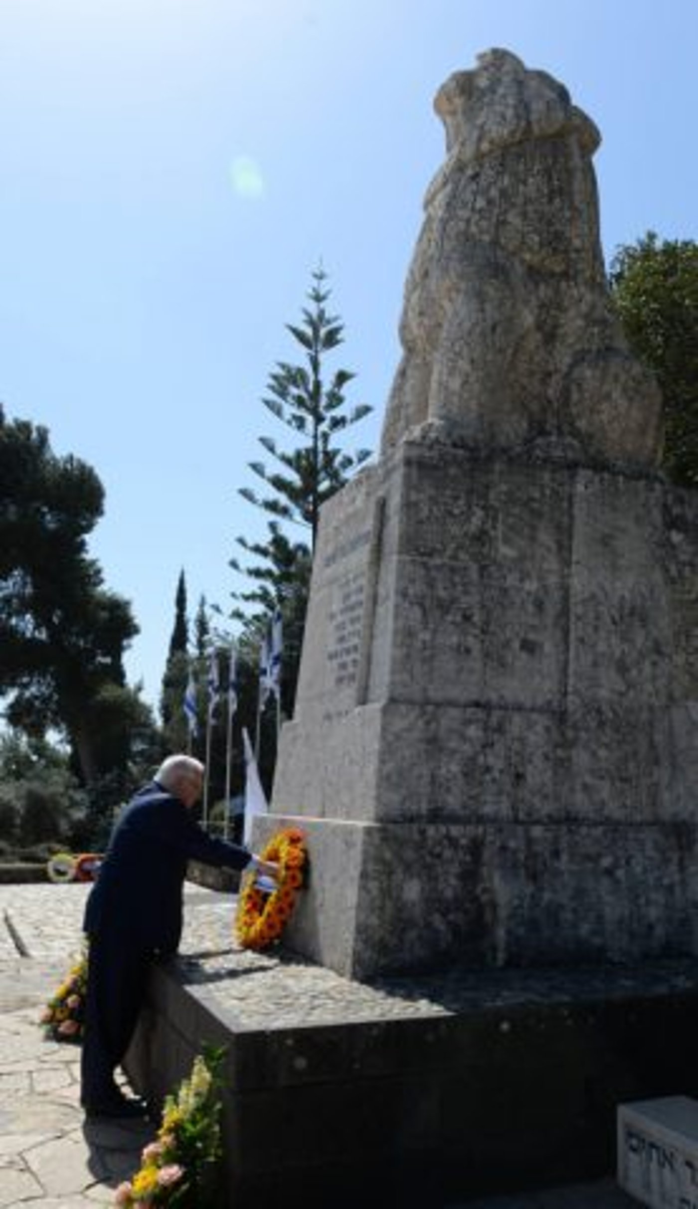 הנשיא ריבלין מניח זר על אנדרטת 'האריה השואג' לזכר טרומפלדור