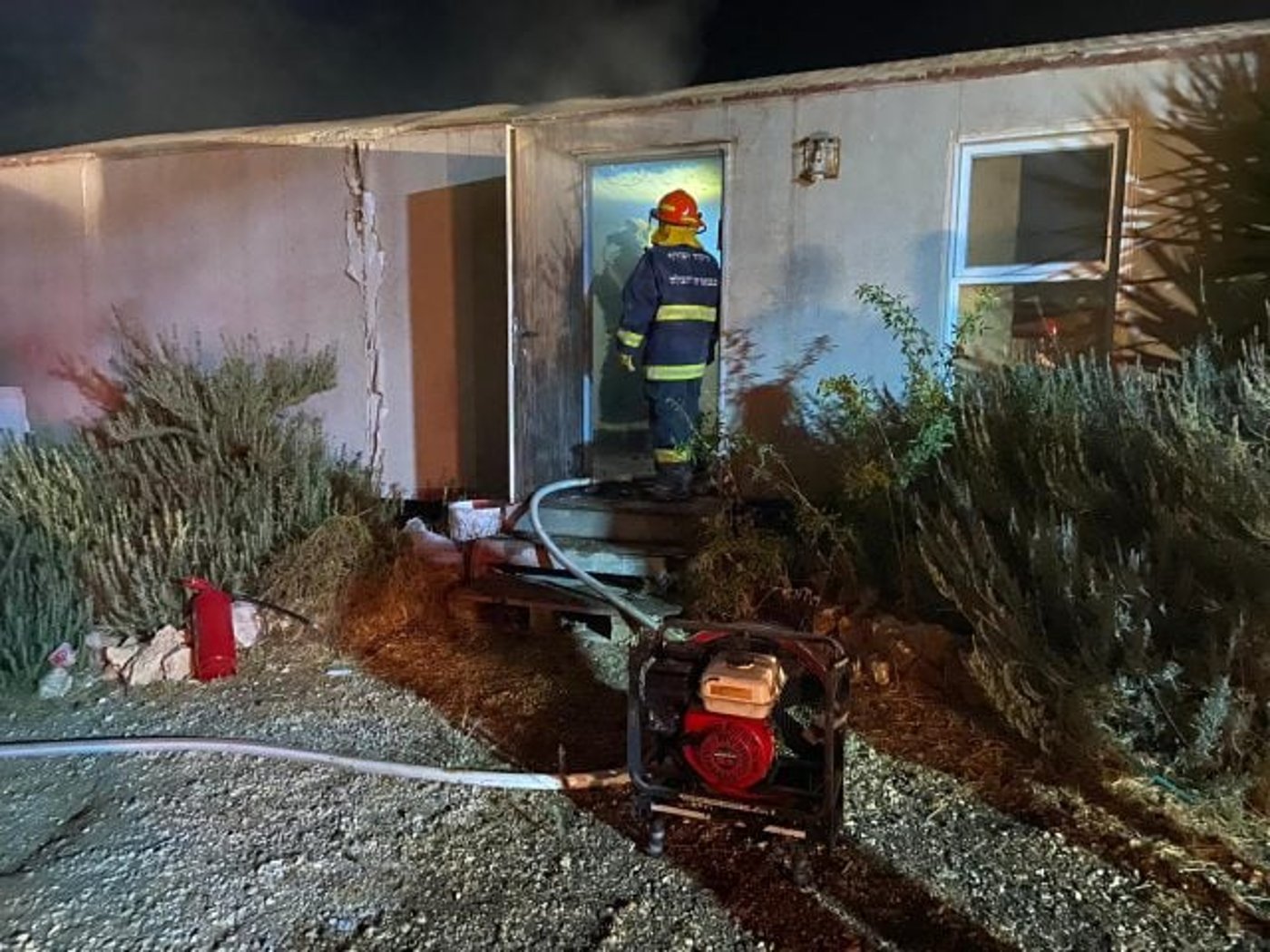 בית הכנסת ביישוב נווה ארז עלה באש