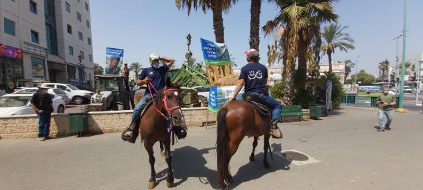 הפגנה מחוץ לבית המשפט: "דם החקלאים אינו הפקר"