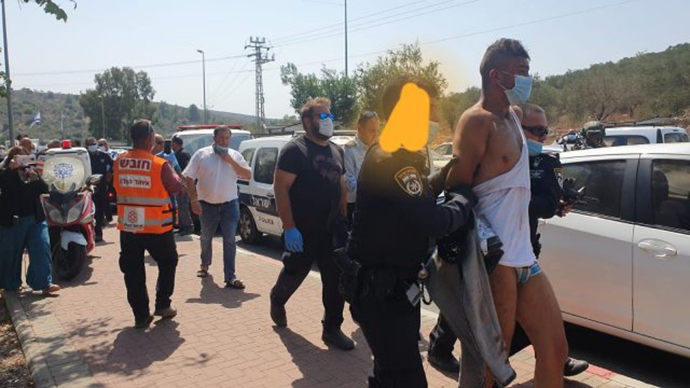 מעצר המחבל זה עתה. קרדיט: צבי סוכות