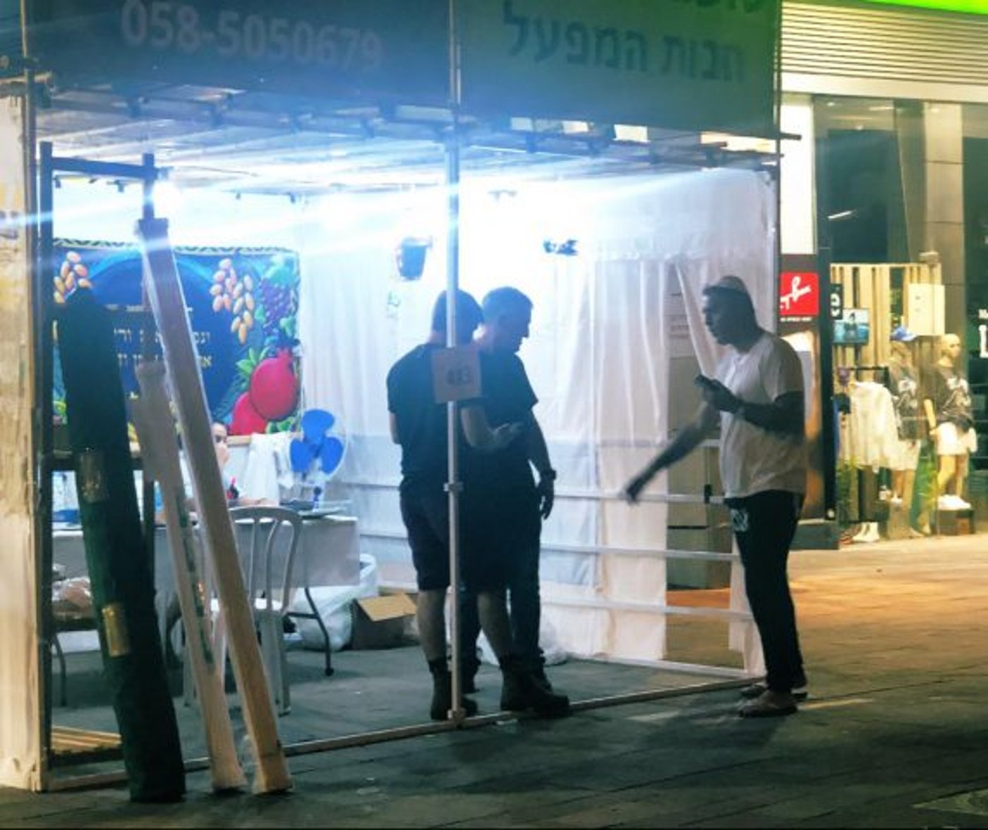 מאיתי לוי ועד מתן כהנא: מי הסלבס שכבר בנו סוכה?