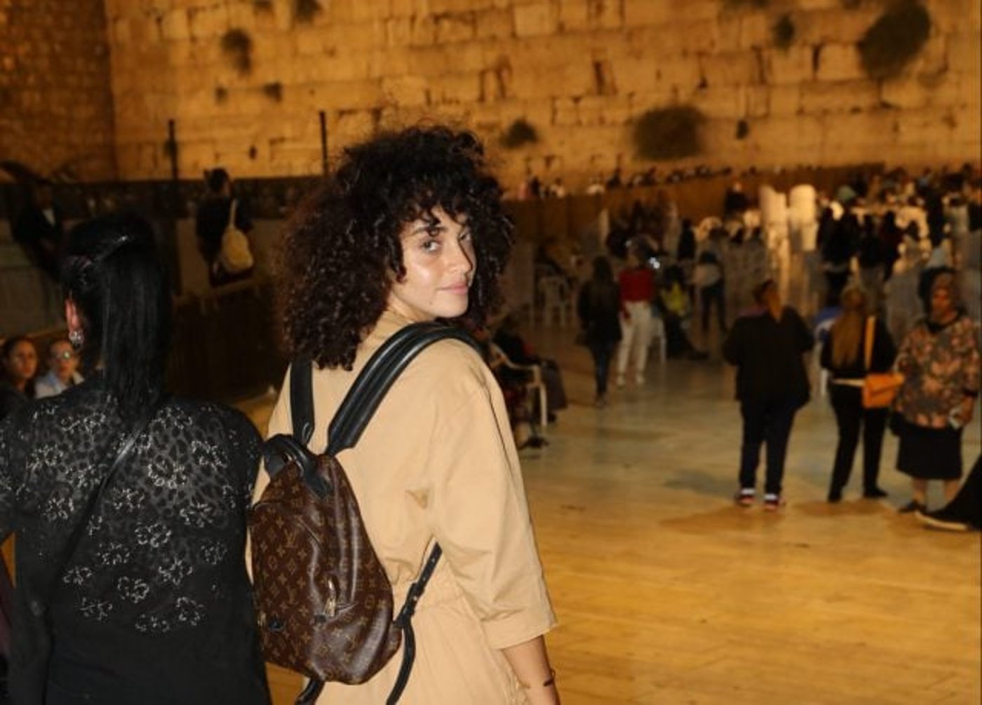 לא רק גל גדות: המפורסמות שמקפידות להתפלל בכל יום