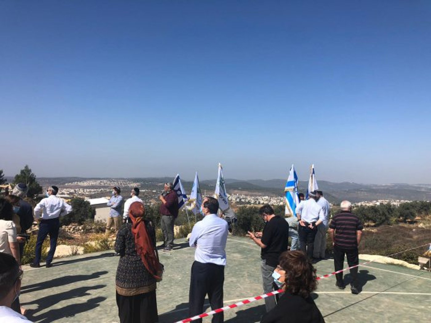 חברי השדולה בתצפית