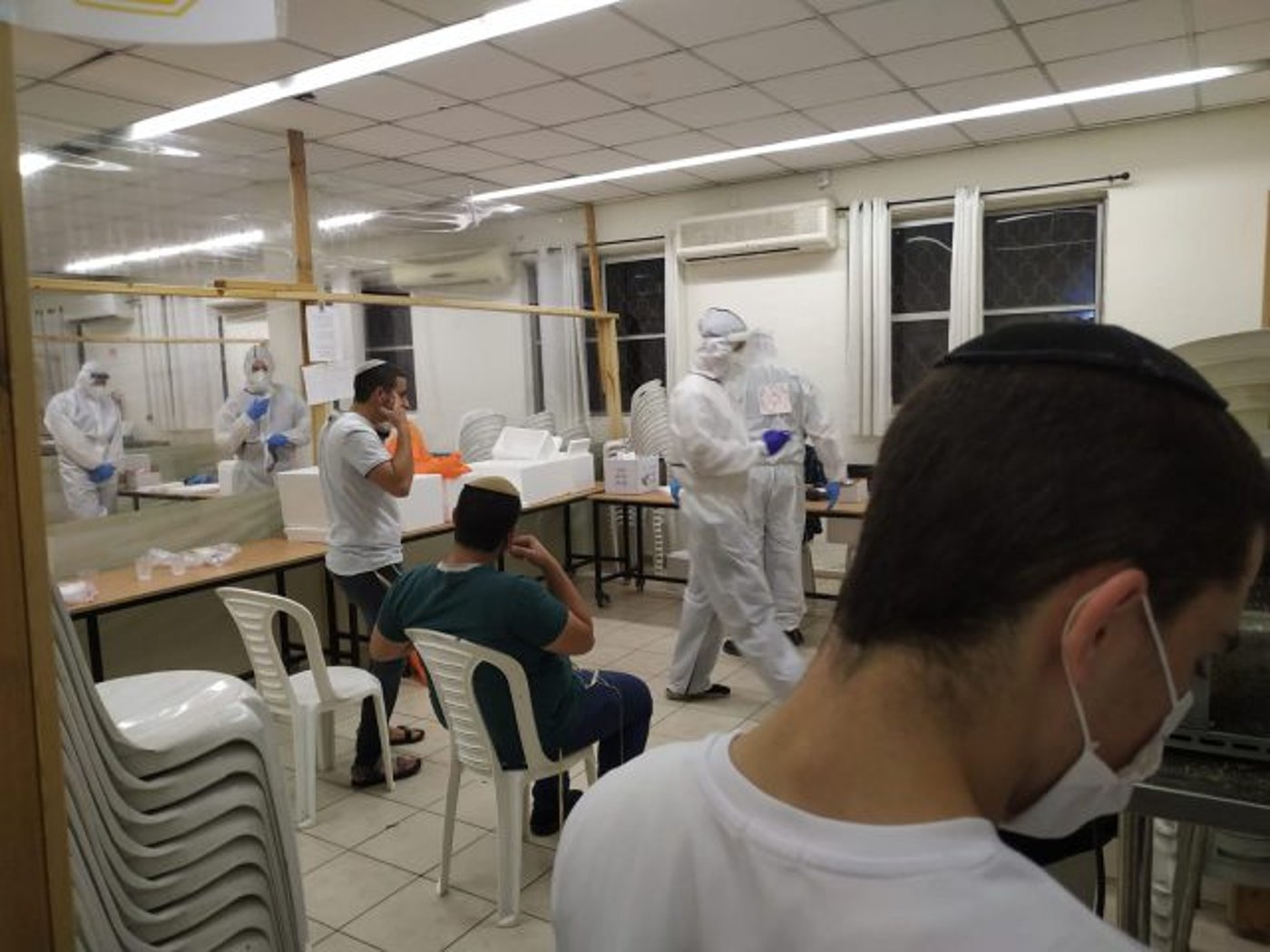 מגיע לצוות מד"א צל"ש. בדיקת קורונה לתלמידים בישיבת תל אביב