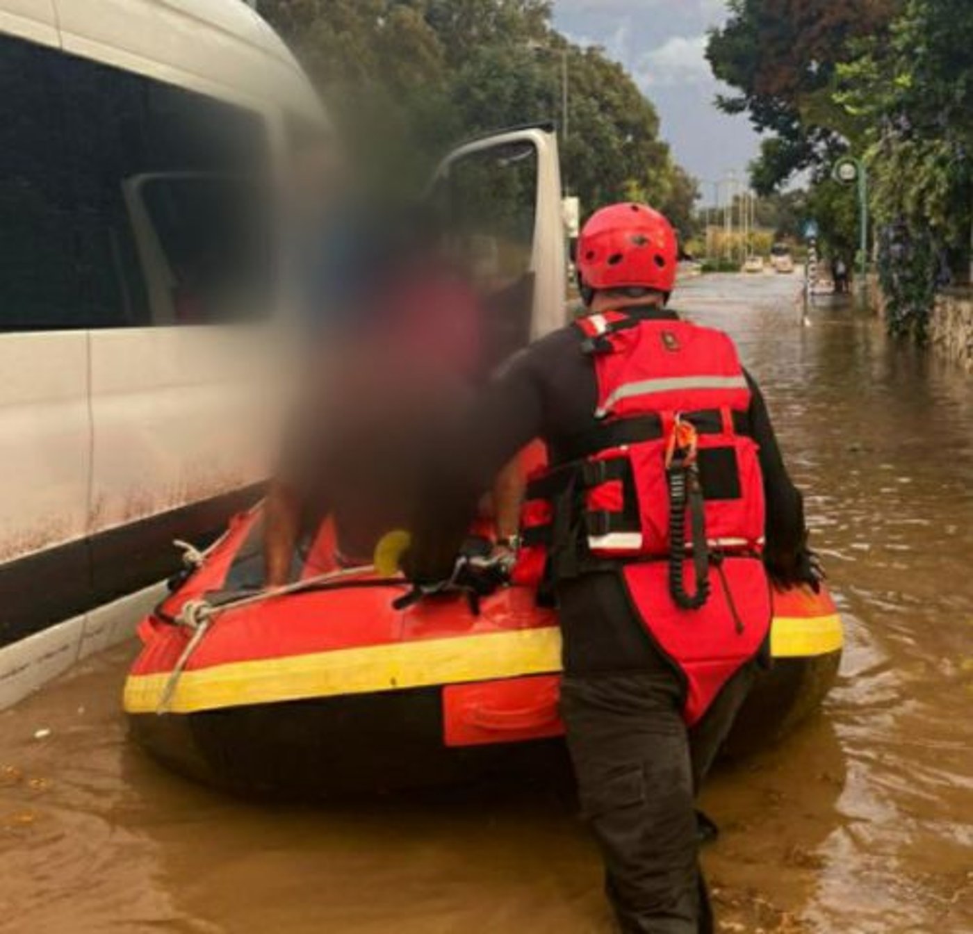 נזקי מזג האוויר; חילוצים והפסקות חשמל נרחבות