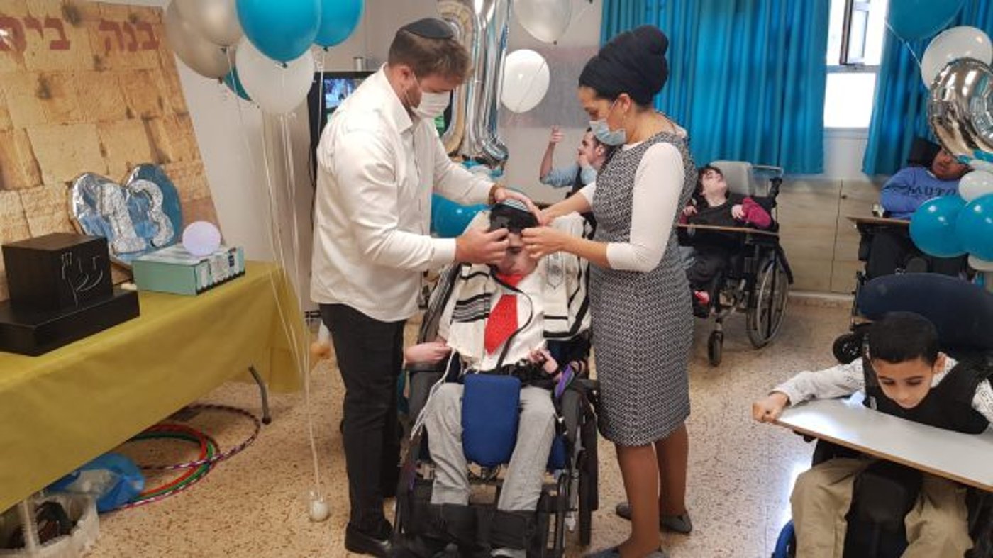 הנחת התפילין לישי