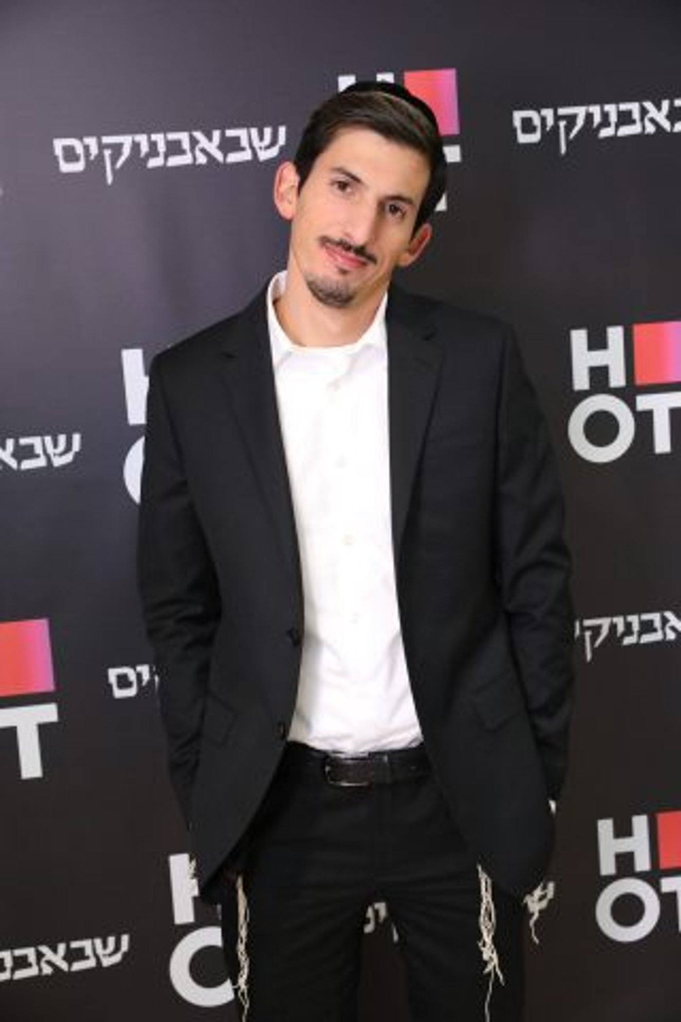 לא עוזב את המסך
