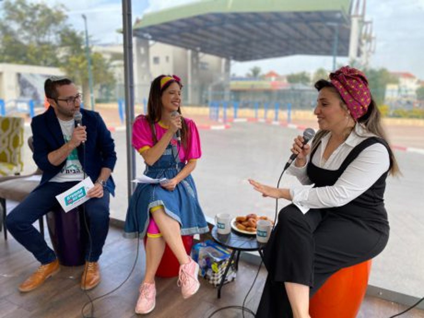 צפו: המשאית הסרוגה חוגגת חנוכה בבית אל