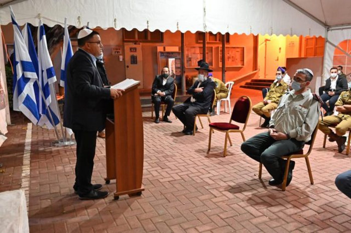 השר ביטון ללוחמים החרדים: "אתם כד השמן"