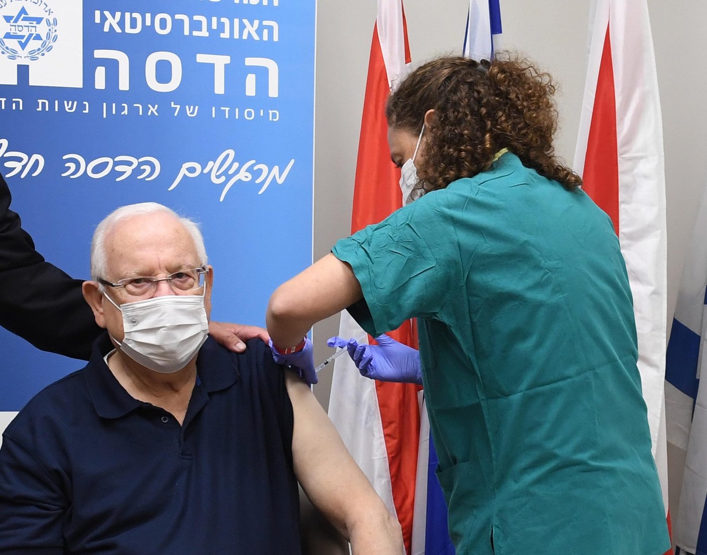 הנשיא ריבלין מקבל חיסון לקורונה