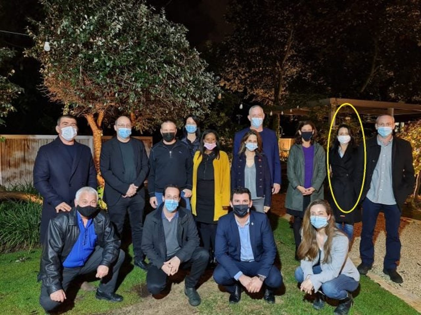 סיעת כחול לבן בביתו של שי, שבוע שעבר (בעיגול: ח"כ שי וזאן)