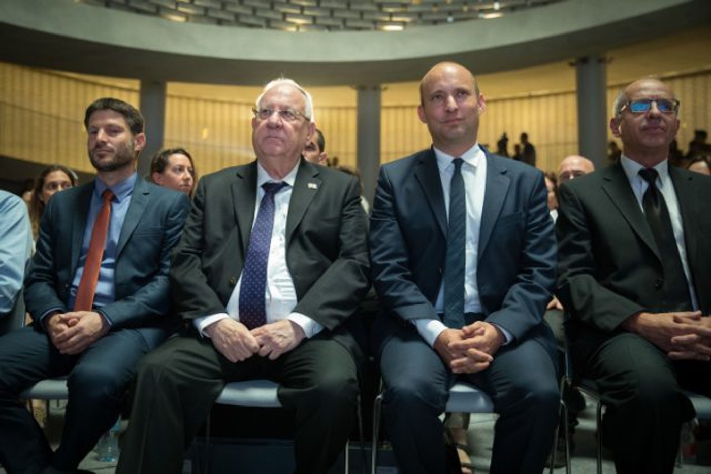 סמוטריץ ובנט משני צידי הישראליות