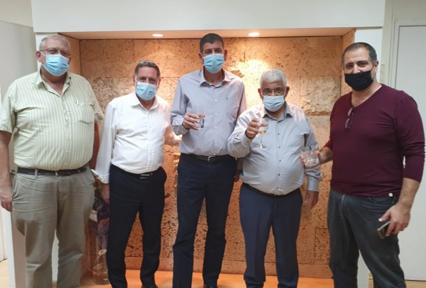גבי חדד מנכ"ל העירייה, משה בר חיים סמנכ"ל יב"ע, ראש העיר יוסי ברודני, ראש הישיבה הרב פרוכטר מ"מ ראש העיר יעקב ויליאן (דוברות העירייה)
