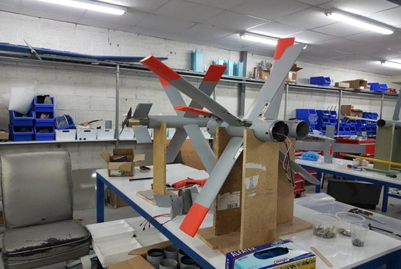 טיל שנתפס בסדנת הייצור. (קרדיט: דוברות המשטרה)