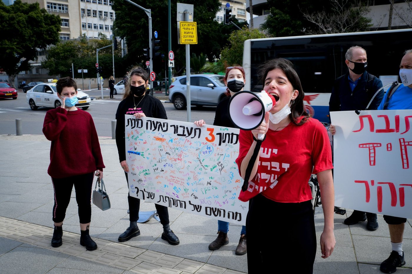 הפגנה שנערכה על כוונת הפרקליטות להגיש כתב אישום מקל