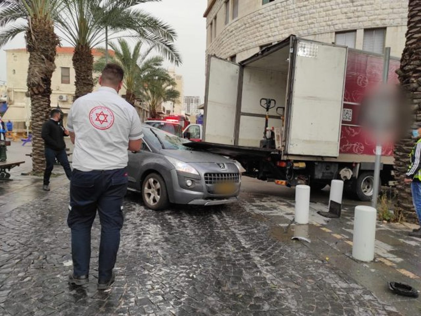 רצח בנשר: עורך דין כבן 70 נדקר בפתח ביתו