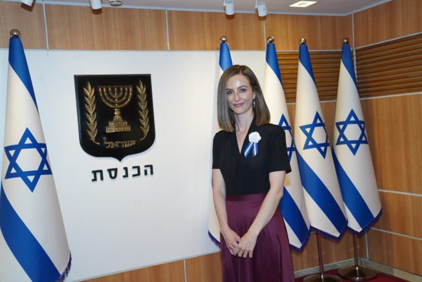 חצאית בסגול שמשדר עוצמה נשיתח"כ מירב כהן, יש עתיד
