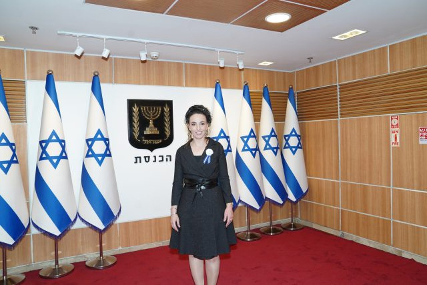 מנצנצת את קוד הלבושח"כ עידית סילמן, ימינה