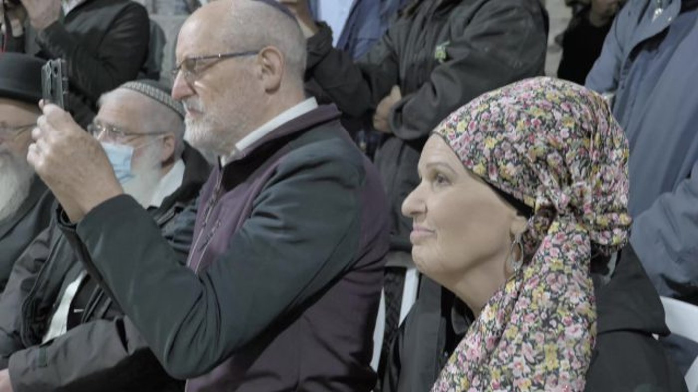"אשתי האהובה. אישה שכל אחד יכול רק לחלום עליה"