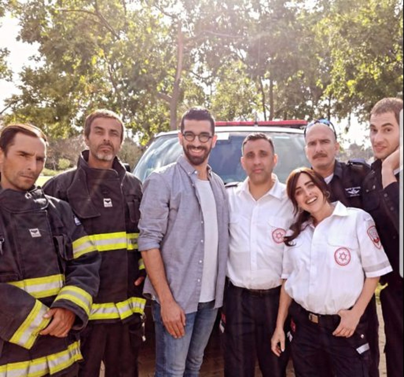 חנן בן ארי לצד כוכבי ארץ נהדרת