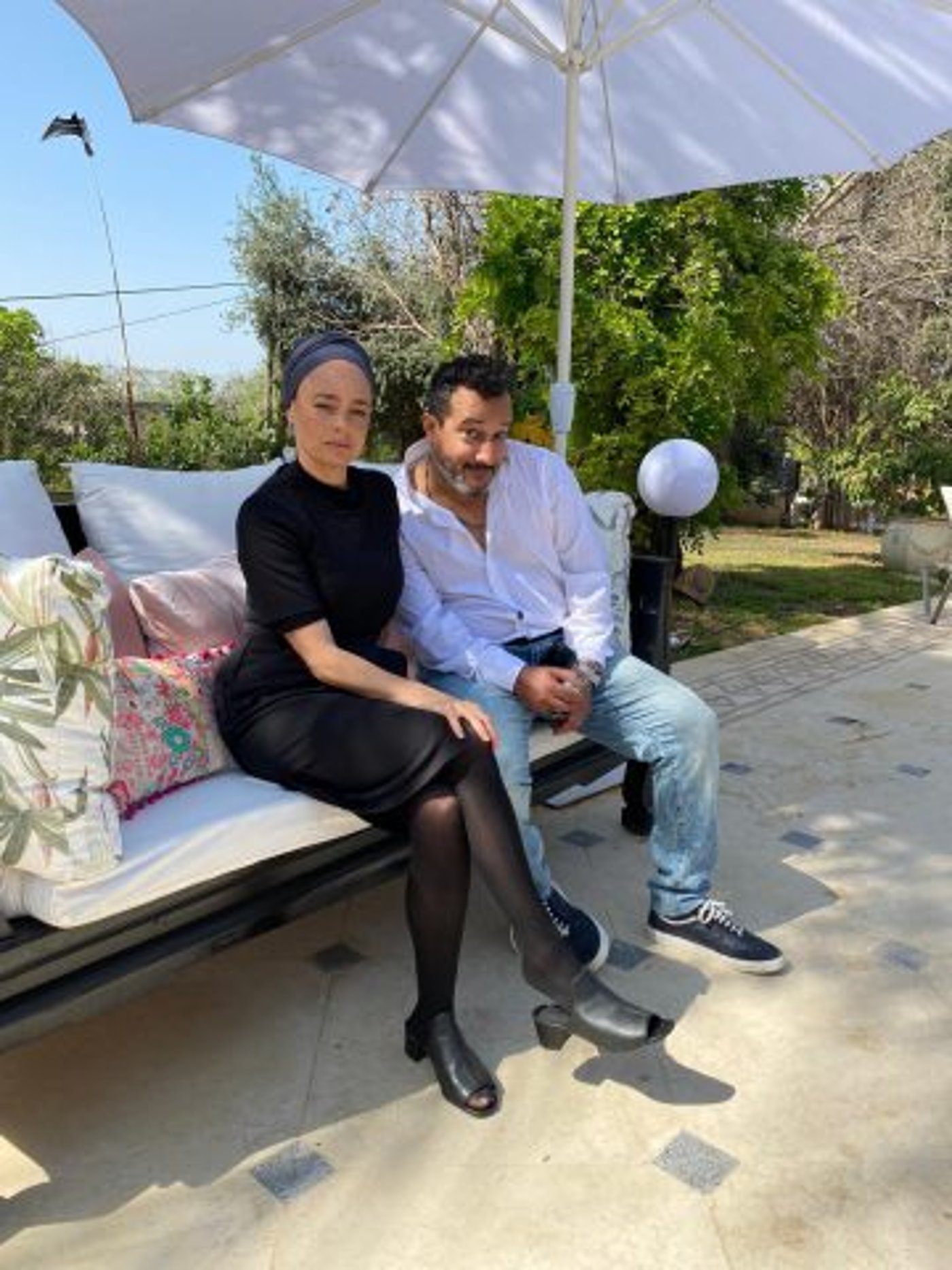 חוזרת בתשובה? יעל בר זוהר מפתיעה עם כיסוי ראש