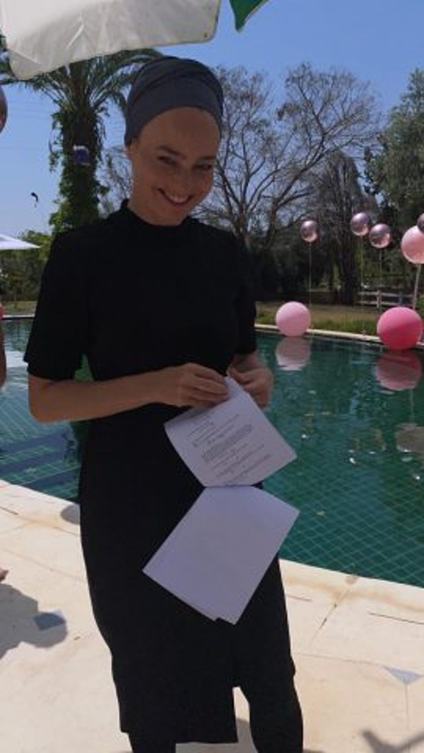 חוזרת בתשובה? יעל בר זוהר מפתיעה עם כיסוי ראש
