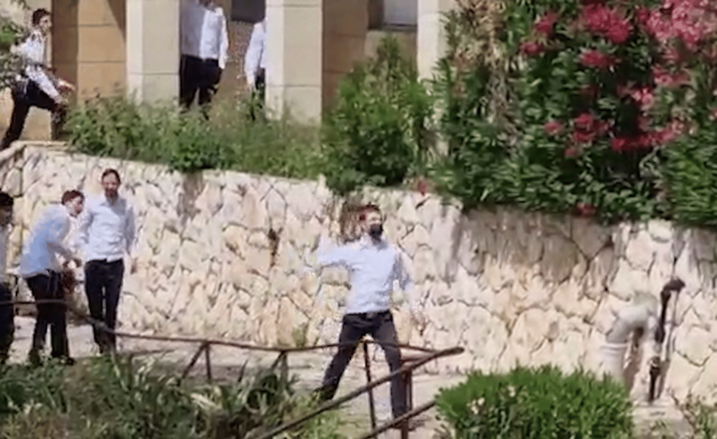 המהומות בפוניבז', היום (באדיבות המצלם)