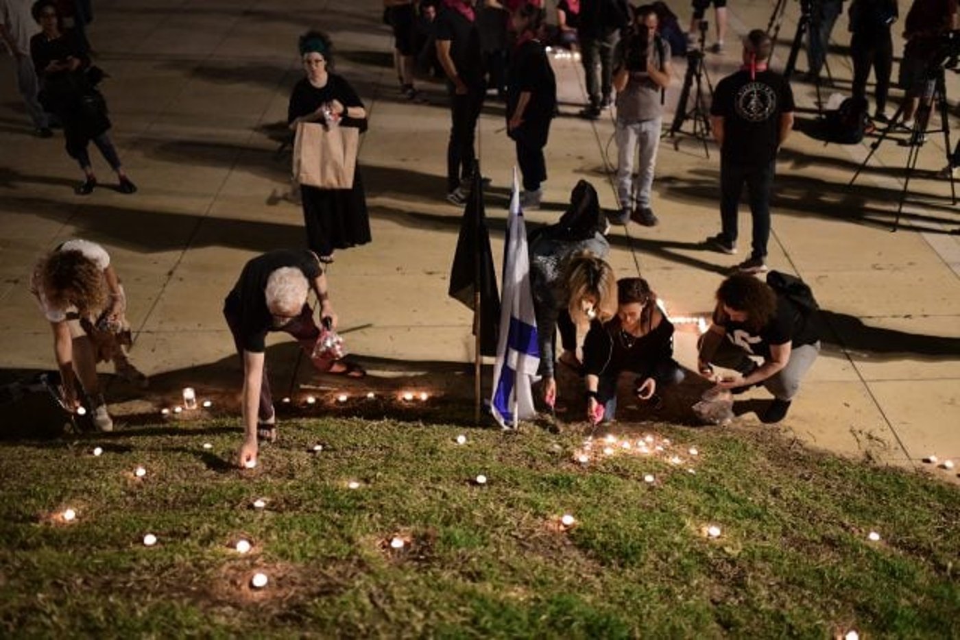 בתל אביב ובמירון: מדליקים נרות לזכר ההרוגים באסון